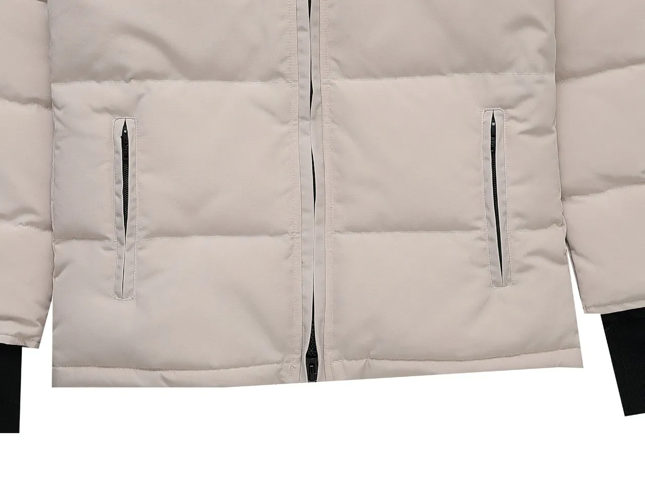 P740 Canada Goose Canada Goose #Expedition04 Parker, a treasure of Canadian origin! Limited supply worldwide! Canada Goose Model 04 is a top-notch couple model. The polar cold-proof outdoor series fur collar detachable hooded parka down jacket is the first Goose in 2024. I hope my partners will like it. Peak quality. I hope everyone can identify it together! The most popular cool items of the Big Goose family in 2024 are online. The same popular product of Yi Yang Qianxi is said to be a joint limited edition Big Goose that cannot be bought in autumn and winter. If you dislike the sameness of the Big Goose in the past, then this model will definitely give you a different experience! This year's most powerful couple's collection for autumn and winter is online, a top-notch luxurious ready-to-wear style, paired with an outdoor warm down jacket with great style and charm! The most standard and classic items of the Daye family in the past two years are equipped with unique reflective stripes for embellishment, which further shows the high-end fashion performance effect. With the embellishment of hardware buckles, it has excellent performance effect. The upper body is clean, simple and elegant, even for urban leisure. It is suitable for various occasions. Designed with large pockets, this model has a large capacity and is equipped with reflective stripes, making it safer at night. It is suitable for various adventure activities. It is made of windproof and waterproof technical materials. The interior is filled with full white duck down, which is absolutely cold-proof and warm. It also has a stand-up collar design and fine fluff at the collar, with meticulous attention to detail! The charm of this model is also more spiritual, and the upper body has more temperament and specifications. It perfectly shows the ultra-high standard of fashionable performance of this model, integrating outdoor and life, and you can even create high-street wear! The most pinnacle limited-edition goose that we have presented so far, both in terms of design and detailed materials, it is completely outstanding. The grand and evergreen version design is matched with cool reflective elements. The overall appearance can be said to be quite high, and it has that kind of powerful outdoor performance! It combines high-end casual attributes with high-street style. It is high-grade, domineering, warm, and beautiful. The visibility of the upper body is quite strong, and the configuration of the owl element is highly brand-recognizable. The overall brand performance and visual effects are fully enhanced, and it also has a sense of high-end fashion and fashionable performance. It is a top-quality product that must be purchased, because this is the most awesome down brand on the earth and one of Canada's three national treasure brands. It is also a very sentimental down luxury brand. In the field of polar cold-proof clothing, Goose has made an irreplaceable contribution.